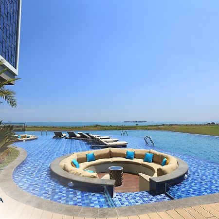 Hotel The Rinra Makassar Esterno foto