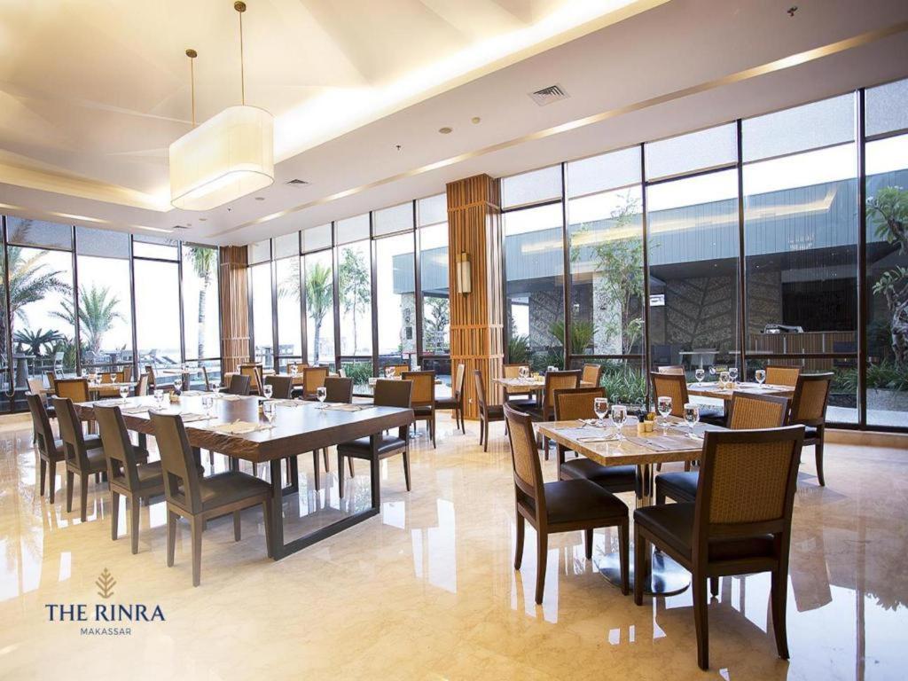Hotel The Rinra Makassar Esterno foto
