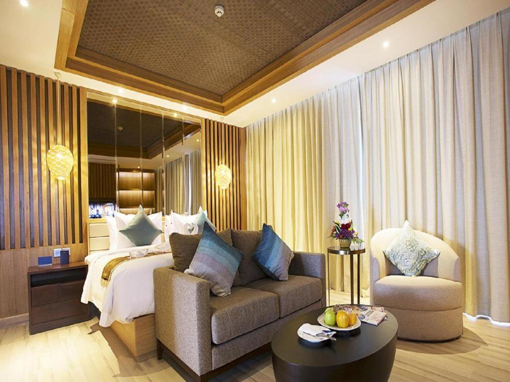 Hotel The Rinra Makassar Esterno foto