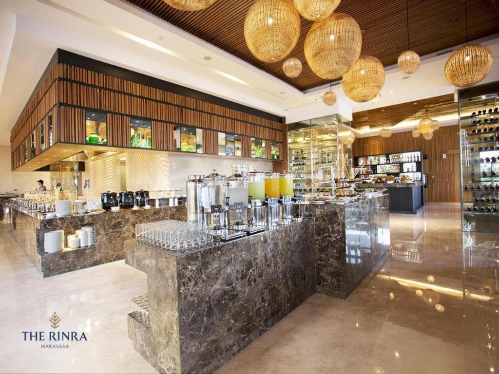 Hotel The Rinra Makassar Esterno foto